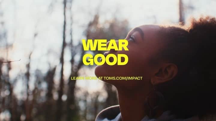 トムズシューズのインスタグラム：「Every year 1 in 5 Americans will experience a mental health challenge.   When you buy TOMS, you help fund access to mental health resources for the millions of people who need them.   #WEARGOOD  Check out the full film at TOMS.com/Impact」