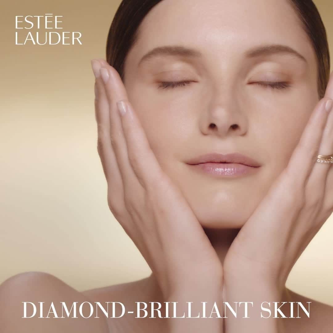 エスティローダーのインスタグラム：「Reveal #DiamondSkin by improving the look of your skin’s stunning surface and youthful structural – all you need is our NEW #ReNutriv Ultimate Diamond Brilliance Serum. 💎  Tap to shop.」