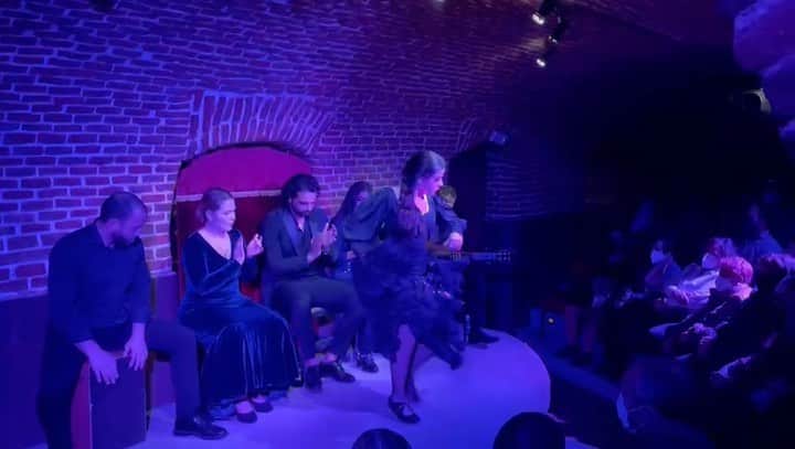 CLAUDIA. LA UTRERANAのインスタグラム：「Os dejo un detalle de los pies que hice en el 💜TORERO💜 @essential.flamenco  —————————— #claudiadeutrera💃🏽✨❤️  #flamenco #becaslucero」