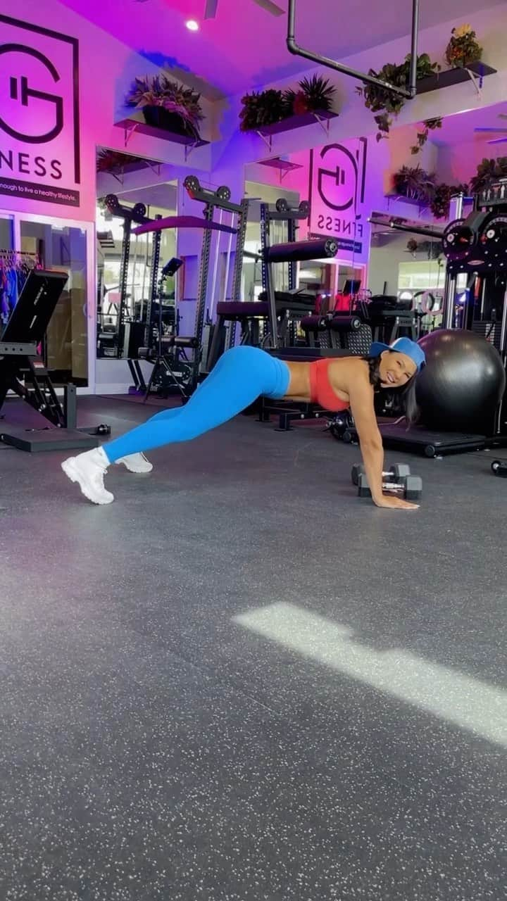 Julia Gilasのインスタグラム：「I had fun time shooting today with @clockedoutfilms 🎥 🧢from @crankitapparel at @fit_juliagilas gym #funtime #fitnessmotivation #fitnessmodel #juliagilas #workoutvideos」