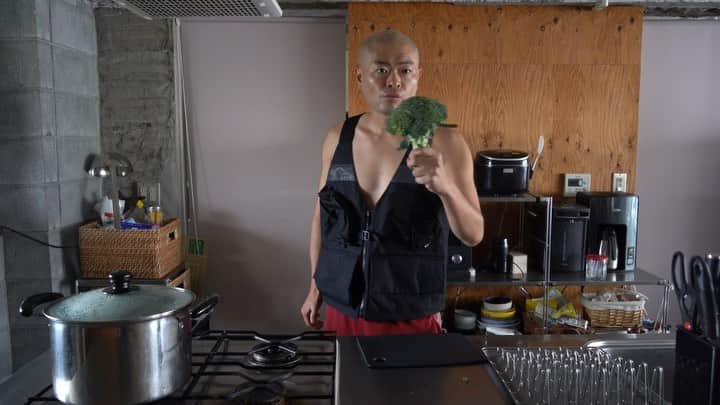 あばれる君のインスタグラム：「この世界。野菜を摂るか摂られるか。」