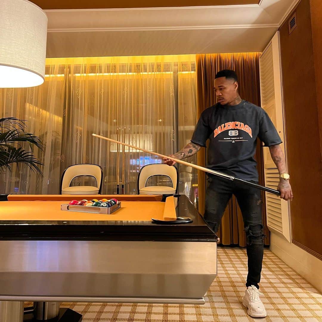 ナサニエル・クラインのインスタグラム：「🎱」