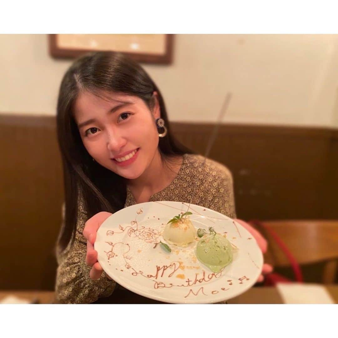 安島萌さんのインスタグラム写真 - (安島萌Instagram)「先日、誕生日を迎えました💐 幾つになっても 誕生日って朝から浮かれてしまうものです💐 また、メッセージを頂いたりと 有難い気持ちでいっぱいでした💐  6月はバタバタしそうだからと 5月は大好きな友人に沢山会えたり 楽しい時間も過ごせました。  周りにいて下さる方々に感謝しながら、 歳を重ねる毎に、 アンチエイジング等やる事も沢山出てきますが  進化していけるよう励みます。  段々と暖かくなってきましたが、 皆様も健康第一でお過ごしください💐」6月4日 15時31分 - ajima_moe