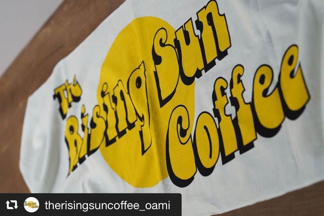 坂口憲二（THE RISING SUN COFFEE）さんのインスタグラム写真 - (坂口憲二（THE RISING SUN COFFEE）Instagram)「◆GOOD MORNING COFFEE‼︎◆  【OAMI 1ST ANNIVERSARY】  TRSC大網店舗は6月1日で1周年を迎えることができました！  そこで日頃の感謝の気持ちを込めて、本日6月4日(土)より大網店オリジナル手ぬぐいを数量限定でプレゼントいたします。なくなり次第終了となりますので、気になる方はお早めにゲットしてください。  ※1,500円以上のお会計で、1会計につき1枚プレゼント  ※なくなり次第終了いたします  ※東京店舗でお配りした手ぬぐいとは異なったデザインです  ⚠️駐車場について 駐車場は建物向かって左側のスペースと、建物裏側にもございます。裏側の方が段差がなく停めやすいです。 隣のサーフショップ前には駐車しないようにお願い致します。  大網店は感染対策のため、店内は5名までの入店、テイクアウトのみで営業しております。感染症対策にご協力お願い致します。  千葉県大網白里市駒込179-10 月火水木金 11:00 - 18:00 土・日 10:00 - 18:00  ＊都内店舗も通常通り営業しておりますのでご来店お待ちしてます！  #coffee #coffeebeans  #coffeeroaster  #coffeelab  #coffeeandsurfing  #coffeetime #coffeelover  #coffeebreak  #coffeeshop  #coffeestand  #coffeeholic  #coffeehouse  #coffee_inst  #coffeemaker  #coffeeshops  #coffeecoffeecoffee  #coffeenclothes  #cofffeeaddict  #coffeeculture  #coffeemorning  #coffeemag #specialtycoffee #千葉県 #千葉県大網白里市」6月4日 7時52分 - therisingsuncoffee