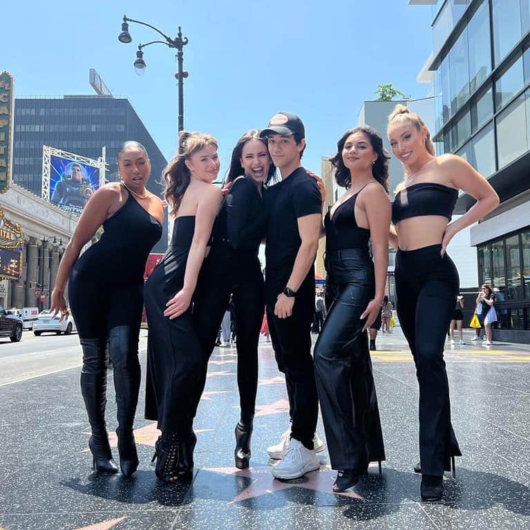カイル・ハナガミのインスタグラム：「I went to Hollywood Boulevard today with @sofiacarson. Any guesses what we did? Lollllllz. 😭」