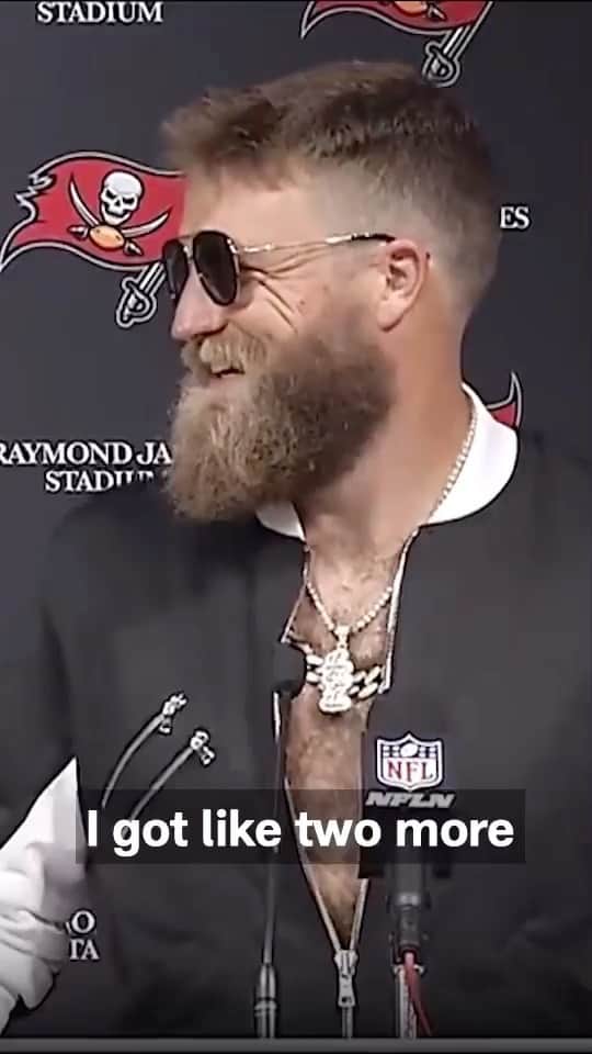 デショーン・ジャクソンのインスタグラム：「Forever legendary!! You had one hell of a career My guy Fitzmagic !! Honored to catch some touchdowns from you !!」