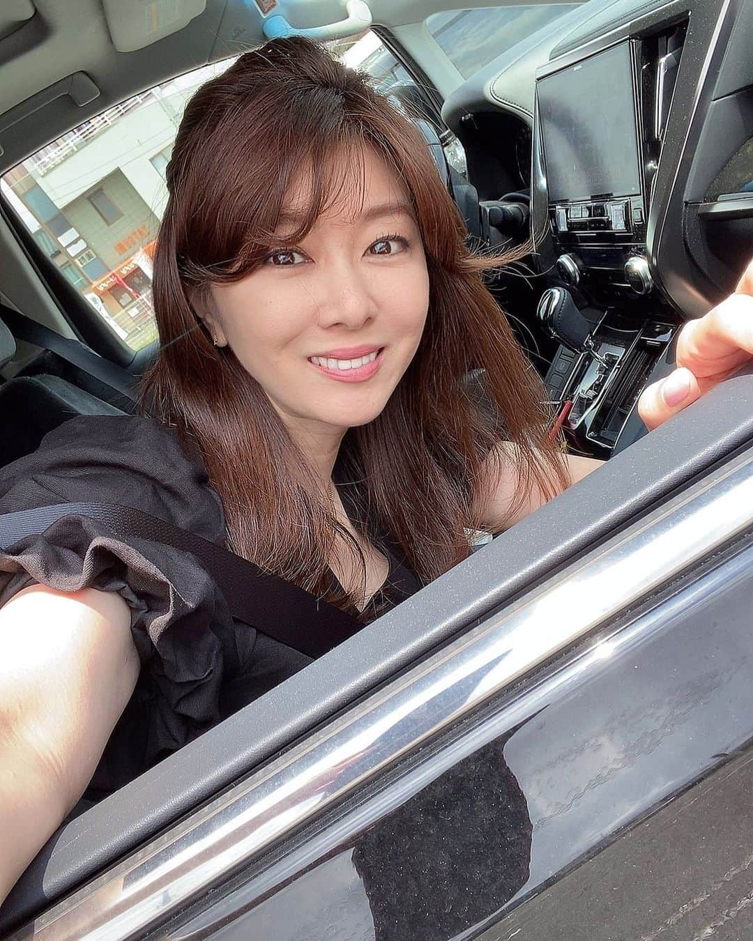 矢部美穂さんのインスタグラム写真 - (矢部美穂Instagram)「今日は法事があるので車で向かっています。 ちょっと緊張するかも💦 それにしても道が混んでるのでぎりぎりになりそうな予感がします💦  では、行ってきます！  #法事  #道が #混んでる  #40代  #矢部美穂」6月4日 10時44分 - miho.yabe.0607