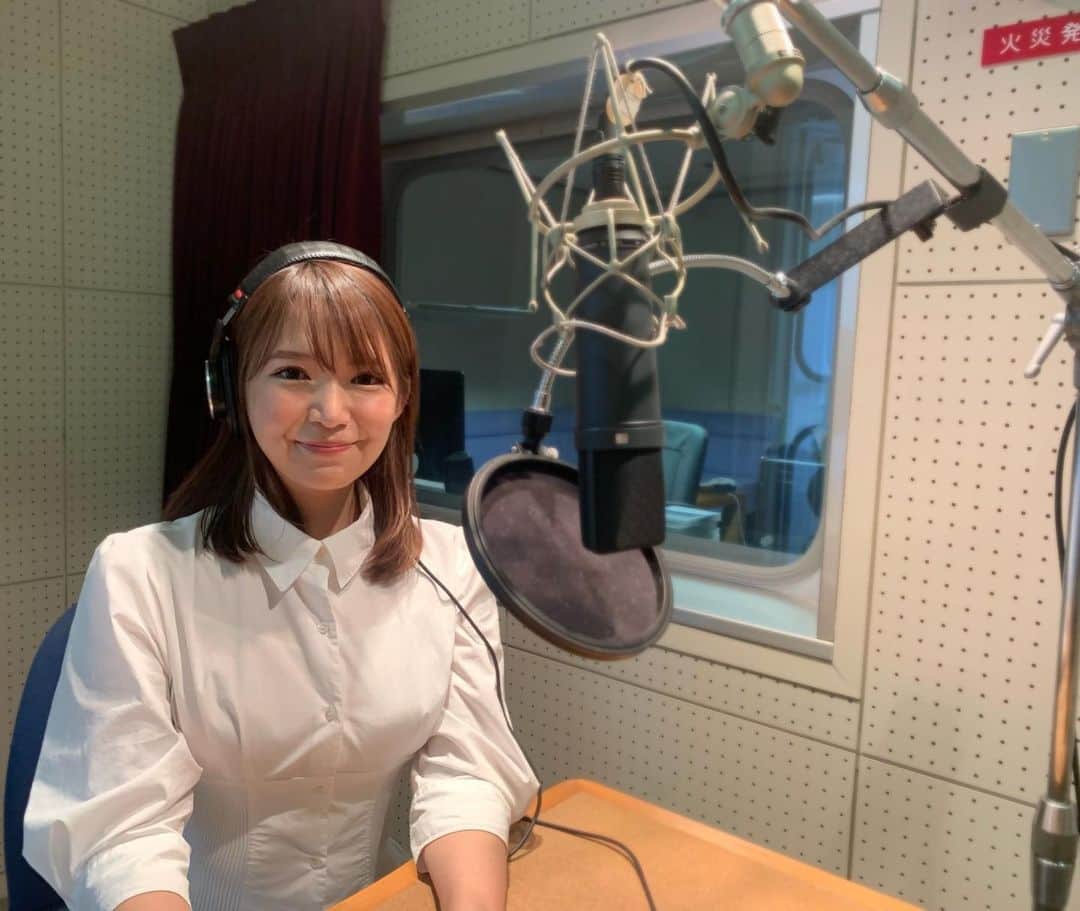 内山絵里加のインスタグラム：「・ ・ ナレーションやラジオCMも 大好きなお仕事の1つです🎙 日々、わくわくと感謝でいっぱい👱🏻‍♀️🤍 ・ 気がつけば、6月ですね。 今月も、よろしくお願いします𓂃 𓈒𓏸◌‬ ・ #フリーアナウンサー #ナレーション #CM」