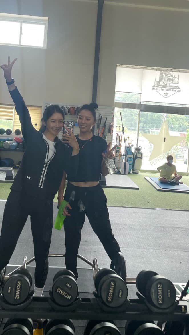チョン・ジユのインスタグラム：「채영언니 따라잡기 💪🏽 덕분에 더 재밌게 열심히 했어요 😵😵‍💫」