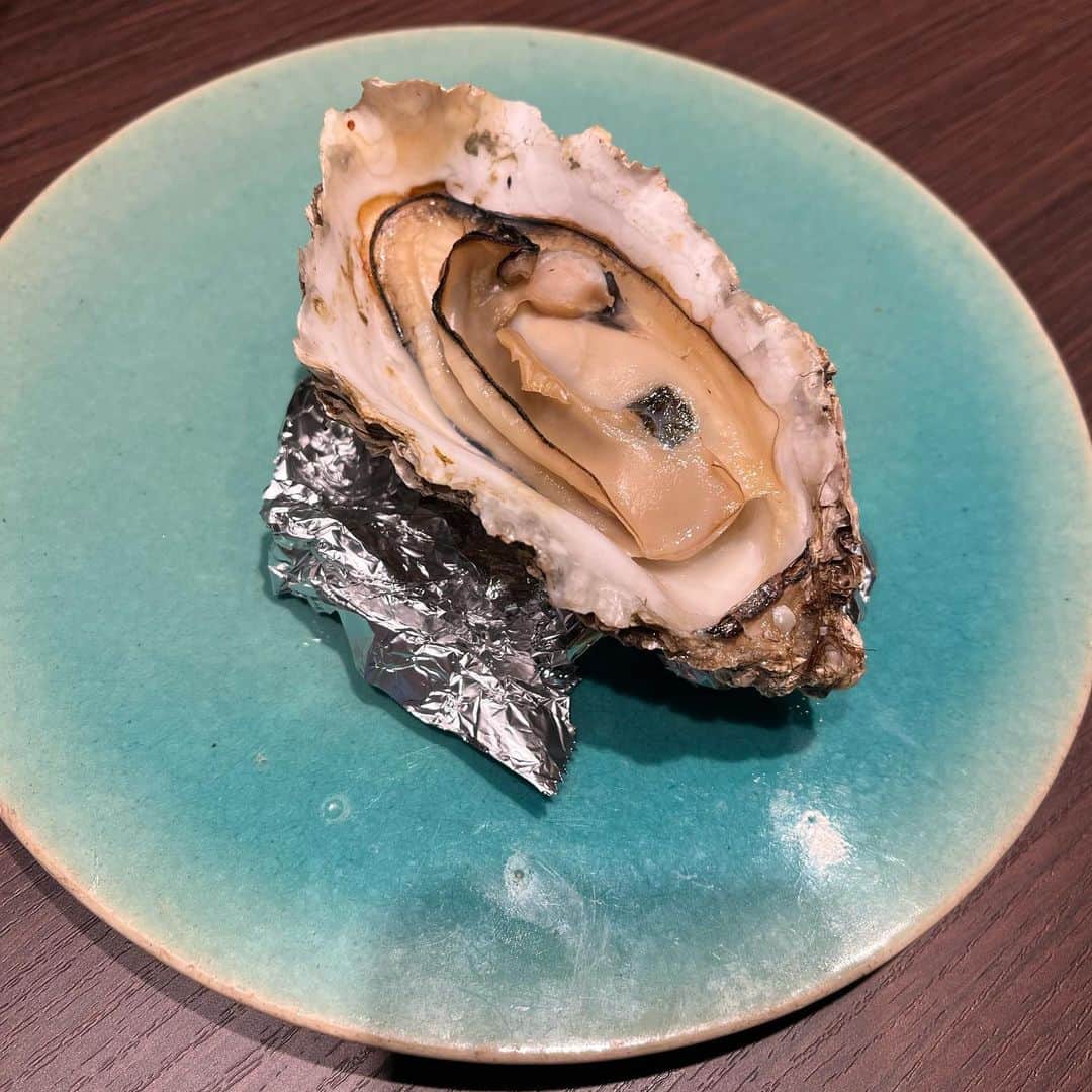 三上千陽さんのインスタグラム写真 - (三上千陽Instagram)「最近食べた焼き牡蠣  牡蠣ってなんでこんなに美味しいんだぁ」6月4日 14時06分 - chiakichi__egg