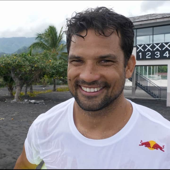 ミシェル・ボレーズのインスタグラム：「First time surfing in 5 months since my surgery . I’m back in the ocean ! I’m still gonna have to work out everyday but at least I’m able to change my routine and jump in the water once in a while . Step by step. No rush ! 😊 I’m back  @redbullsurfing  @redbullfrance 📽  @timpruvost」