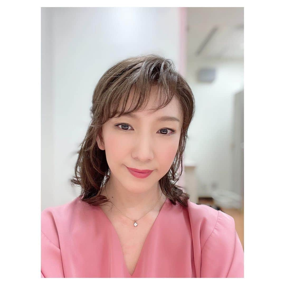 瀬奈じゅんさんのインスタグラム写真 - (瀬奈じゅんInstagram)「⁡ ⁡ 本日無事、黄昏プレビュー公演を終えました。 足をお運び下さった皆様、ありがとうございました！ 千秋楽まで気を引き締めて、誠実にチェルシーを生きたいと思います。 ⁡ ⁡ そして「黄昏トークショー」が開催される事になりました。 司会：松村雄基　出演：高橋惠子・瀬奈じゅん・藤原道山(音楽) 開催日時：6月21日(火) 14：00公演(終演後、30分程度予定) ※6/21（火）14:00公演のチケットをお持ちのお客様はどなたでもご参加頂けます。 ※公演のチケットをお持ちでないお客様も、本トークイベントのみご参加頂けます。（有料） ・参加料金：500円（全席指定・税込） ⁡ 詳しくはこちらをご覧ください↓  https://www.stagegate.jp/stagegate/performance/2022/tasogare_2022/index.html (ストーリーズからどうぞ) ⁡ ⁡ さてさて、ここから各地に参ります。 まずは枚方から……。 頑張りまーす！！ ⁡ ⁡ #黄昏 #プレビュー公演 #黄昏トークショー #チェルシー #ピンク新鮮 #瀬奈じゅん」6月4日 16時39分 - junsena_official