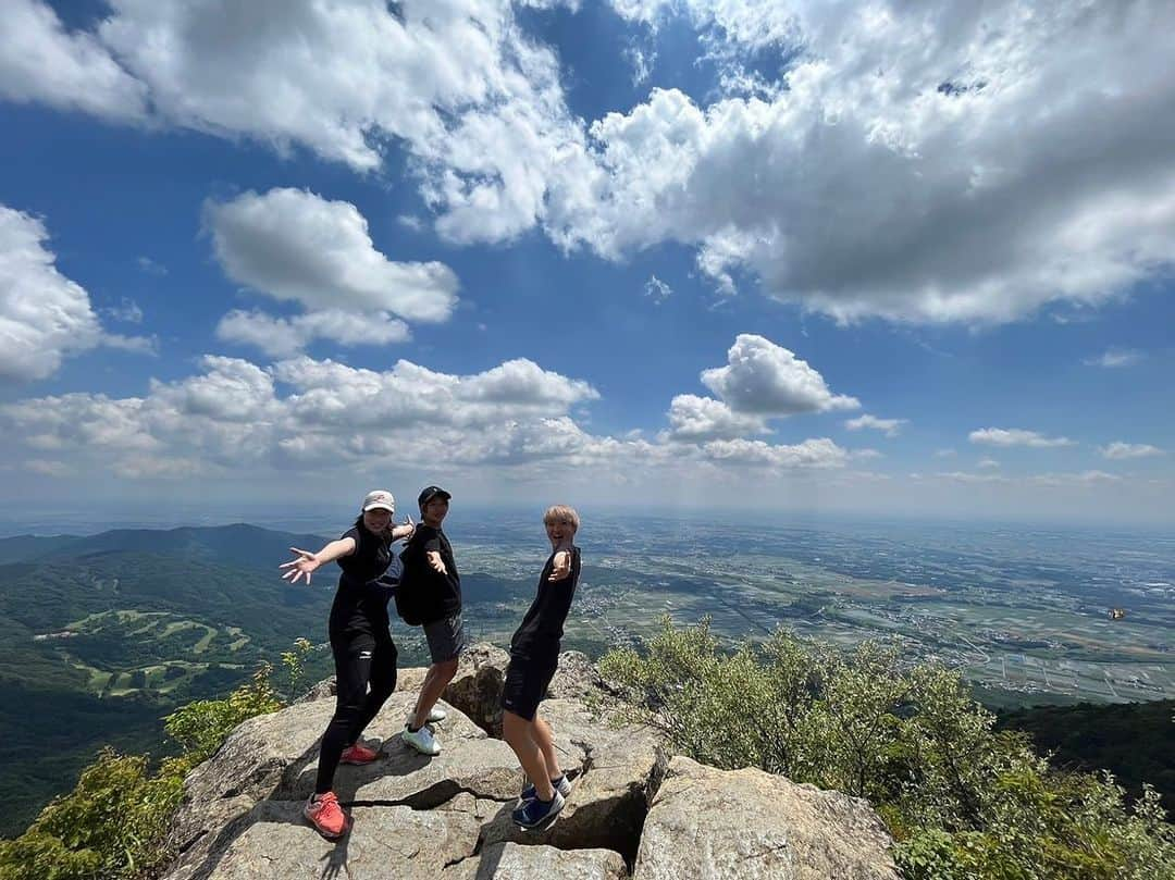 隅田凜のインスタグラム：「OFFということで筑波山登ってきました〜絶景⛰ 懐かしいメンバーで… もう足が🦵かなり疲れた😅  #筑波山」