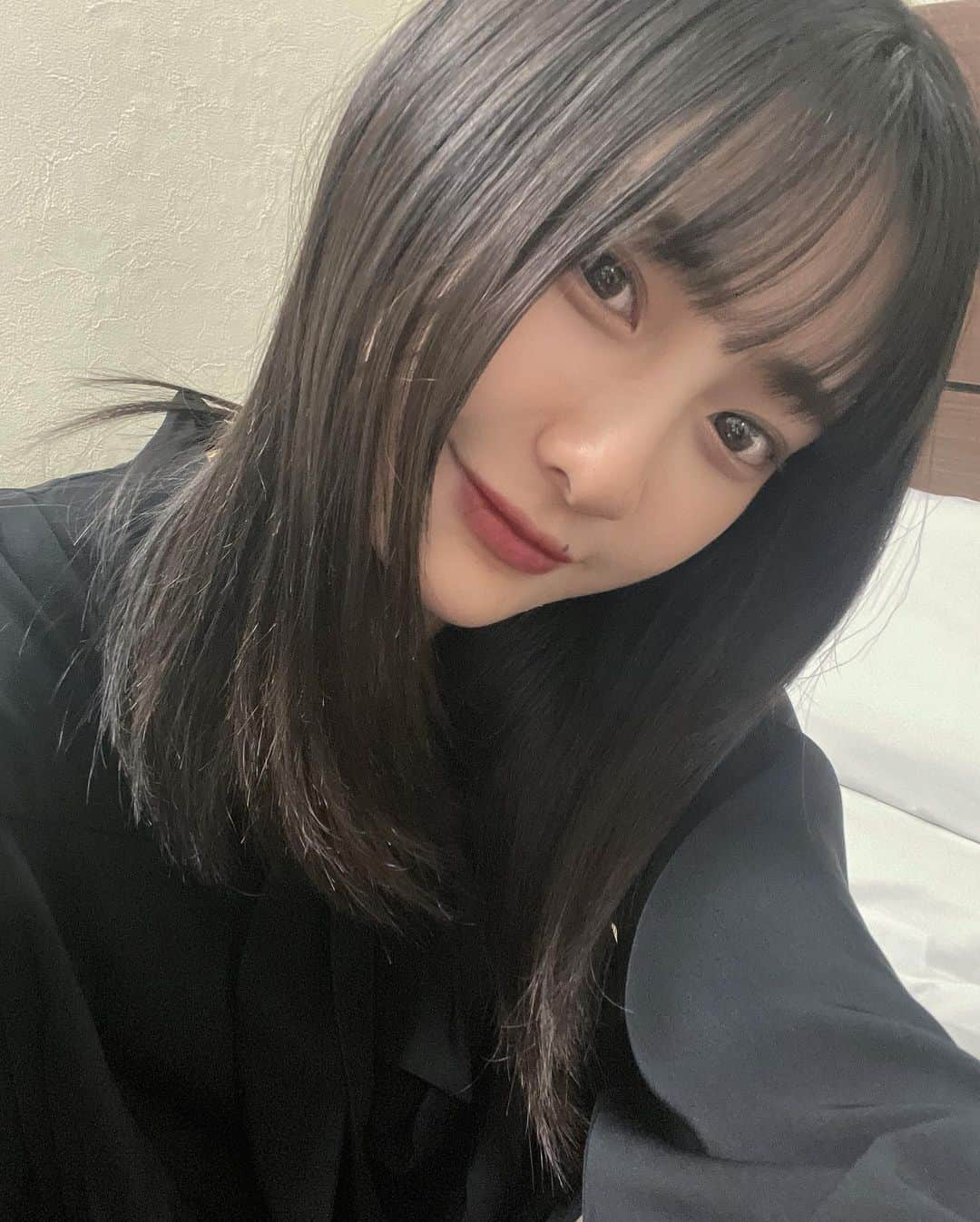 大西陽羽のインスタグラム：「あたしアップの写真を送るから ・ ・ ・  #自撮り  #大西陽羽  #大西あきは  #ミディアムヘア  #ミディアム」