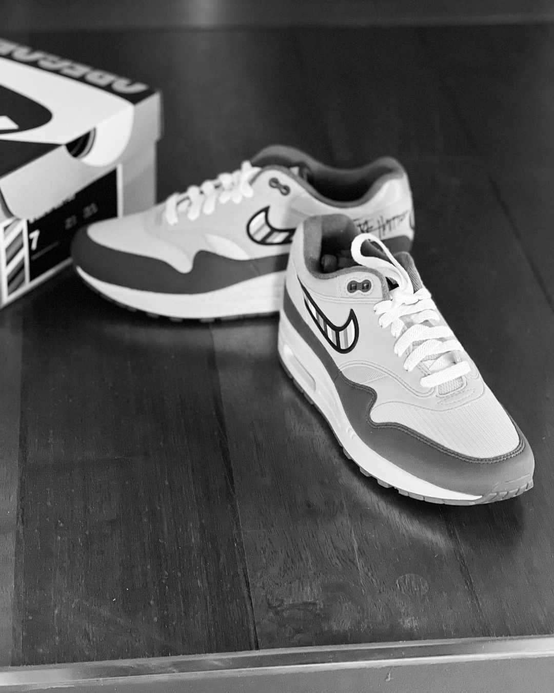 ニック・ハイドフェルドさんのインスタグラム写真 - (ニック・ハイドフェルドInstagram)「Hadn’t looked forward that much to delivery of a sneaker in a while. Designed and signed by legendary @tinkahat and limited to just 120 pairs. @ducksofafeather Nike Air Max 1. #tinkerhatfield #ducksofafeather flyingformations #nft #sneaker #collector @nike #nike #airmax1 @oregonfootball #oregonducks」6月4日 20時34分 - nickheidfeld