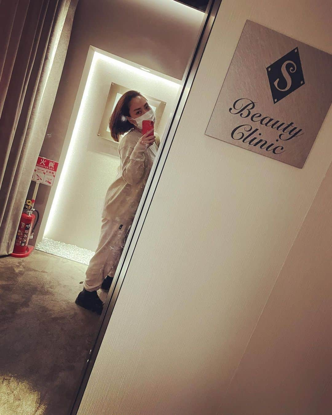 中谷紋菜さんのインスタグラム写真 - (中谷紋菜Instagram)「@sbeautyclinic  #肌管理 今回は #エイン で細かなミストを沢山浴びて #ハイドラジェントル  お肌のディープクレンジングとはまさにこのこと。 毛穴の汚れをしっかり一掃🪠  2ヶ月に一度はやりたい施術！ 肌がきゅきゅっと！つるんっ！ となって小鼻や、おでこ、光るの✨  仕上げにいつもの #アクセントウルトラV 🤘 　 帰宅後のスキンケアも吸収が良いから楽しくなる🤘  @dr.y.yumi   いつもありがとうございます！ #エスビューティークリニック #渋谷 #エイジングケア」6月4日 20時59分 - akina1115