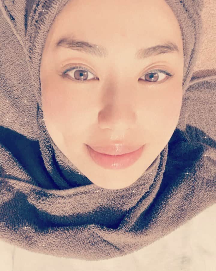 中谷紋菜のインスタグラム：「@sbeautyclinic  #肌管理 今回は #エイン で細かなミストを沢山浴びて #ハイドラジェントル  お肌のディープクレンジングとはまさにこのこと。 毛穴の汚れをしっかり一掃🪠  2ヶ月に一度はやりたい施術！ 肌がきゅきゅっと！つるんっ！ となって小鼻や、おでこ、光るの✨  仕上げにいつもの #アクセントウルトラV 🤘 　 帰宅後のスキンケアも吸収が良いから楽しくなる🤘  @dr.y.yumi   いつもありがとうございます！ #エスビューティークリニック #渋谷 #エイジングケア」