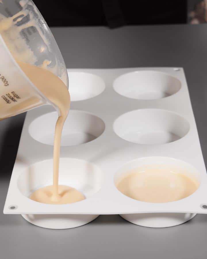 のインスタグラム：「WOW🔥 Up to 50% OFF my Video Course   Making a mirror glazed mousse dessert might seem like a daunting task to someone who has never tried doing it. The shiny mirror surface of the cake is mesmerizing, but looks scarily difficult to recreate, which can put some people off attempting to make something like this on their own💫. . I will show you how to treat yourself to this exquisite dessert by providing you with step-by-step instructions and a detailed description of the method in the recipe. Making this might not literally be a piece of cake. However, once you grasp the science of how ingredients work together, the specifics of assembling such cakes, and all the intricacies of working with mirror glaze, you will want to try your hand at creating desserts like this yourself.  . 6 classes plus extra bonus🔥 6 Delightful Dessert Recipes & Techniques Our course features one-of-a-kind desserts made with the original mirror glaze cake recipes and a professional pastry chef as your instructor. . My Birthday is coming up on #0606 and as always I am announcing a 50% sale on video tutorials. Join now and let’s cook your favorite desserts together🤗 . . New skills will stay with you forever.👌 . Patisserie and Baking Course  WAS  $699 NOW $349 for you. ENDS in 3 days! . Follow the link in bio to find out more!😉  . Alguma vez você já quis fazer o bolo perfeito?😉Você pode aprender como fazer isso no curso em vídeo.Todos os detalhes sobre o curso em vídeo. Nossa oferta - ganhe 60% de desconto. Clique no link no meu storis highlights 👆 . . Муссовый десерт с зеркальной глазурью кажется сложным для тех, кто его никогда готовил. Зеркально-глянцевая поверхность торта завораживает и в тоже время иногда пугает людей и заставляет их отворачиваться от задачи приготовления такого десерта💫. . Я  покажу вам - с помощью техники приготовления и четких рекомендаций в рецепте - как подарить себе этот изысканный десерт. Сделать такой торт никогда не будет также просто, как открыть упаковку мороженого на десерт.」