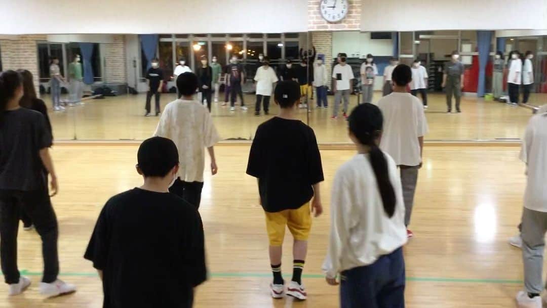 のインスタグラム：「todays lesson.  今日は流石にみんなも息が上がっていた笑  @andymineo -The Saints  chreo @ryotaro1_2_2_8   #dance #hiphop #lesson」