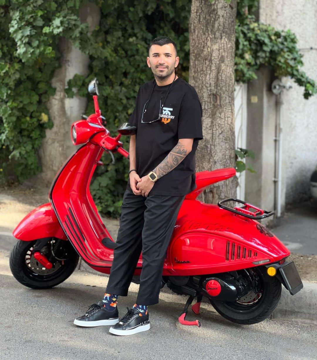 ムフサン・ムサルマンのインスタグラム：「برای شاد بودن نیازی به تایید دیگران نداری 👌✌️」