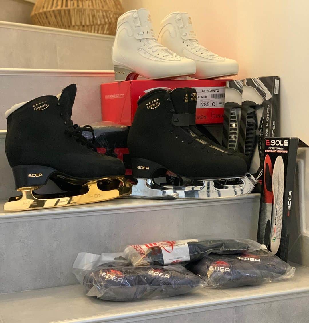 ブリュノ・マッソのインスタグラム：「La nouvelle saison va bientôt commencer, mais avant, un été chargé de travail pour vous garantir du beau spectacle. Mais pour cela, il faut le bon matériel, alors je remercie @edeaskatesfrance, @edeaskates et @johnwilsonblades pour l’ aide qu’ils apportent aux sportifs et leurs coachs!」