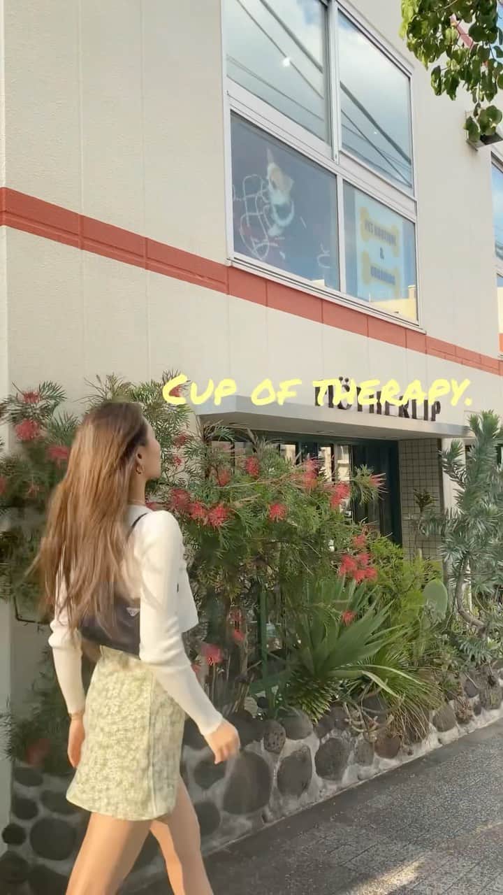 中世古麻衣のインスタグラム：「💞🫙🍓🥥🦢💋 @cupoftherapy__ made my day💫  身体も心も癒される世界で一番だいすきなパフェ。また食べられて本当にうれしいなぁ デーツシロップから全て手作り、愛と栄養がこもった本当にセラピーな一杯。 #オーガニック#グルテンフリー#ソイフリー#ヴィーガン#グルテンフリースイーツ   マイカップ持参すればよかった！ 手作りエプロン(まさかの生地から)も可愛いすぎてオーダー熱望」