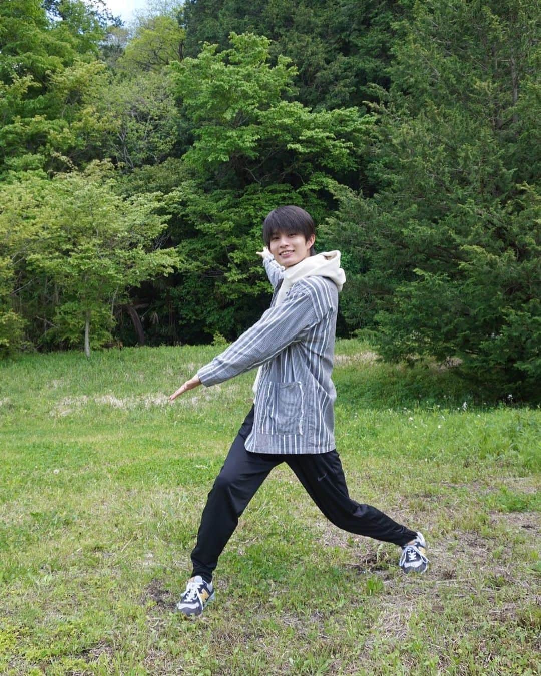 柊太朗のインスタグラム：「うしろ森だったから森紹介してます。 ドン14話ありがとうございました！ ほんっとに情報量が多い！！ 15話も含め！ 来週の回は僕大好きな回なんです あと7日待ち遠しい！  #イヌブラザー #犬塚翼  #暴太郎戦隊ドンブラザーズ  #ドンブラザーズ」