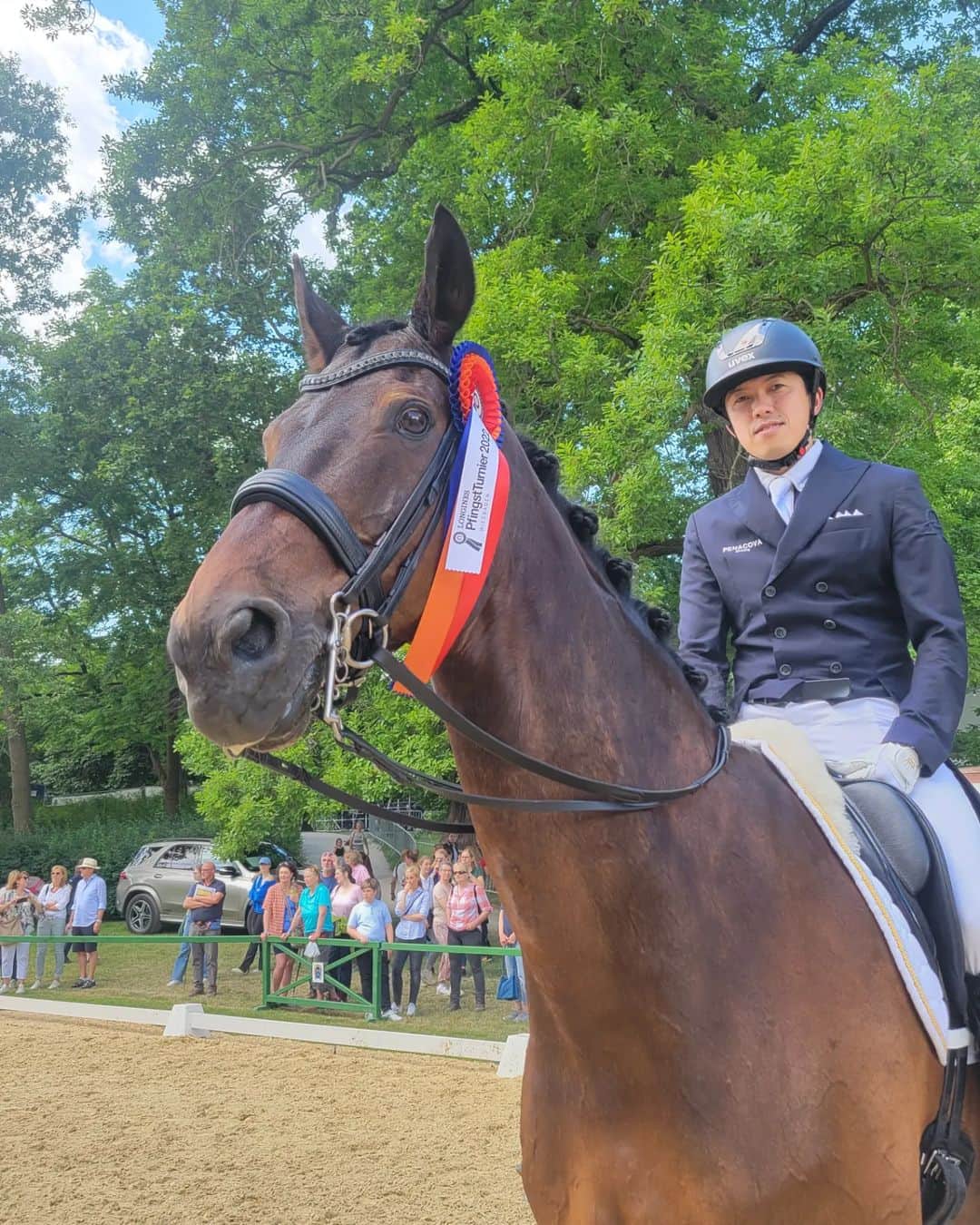 林伸伍のインスタグラム：「CDI Wiesbaden 4☆🇩🇪　グランプリ５位入賞でした🏅 このような素晴らしい大会で入賞できて嬉しいです👍️ たくさんの観客の中スコラリはとても集中して素晴らしいパフォーマンスをしてくれました！ 明日の自由演技も楽しみたいと思います🙋‍♂️  #馬術 #馬場馬術 #馬 #乗馬  #スコラリ #horse #dressage #equestrian  #horseriding #horsesofinstagram #scolari #cdiwiesbaden #pfingsturnier #wiesbaden」