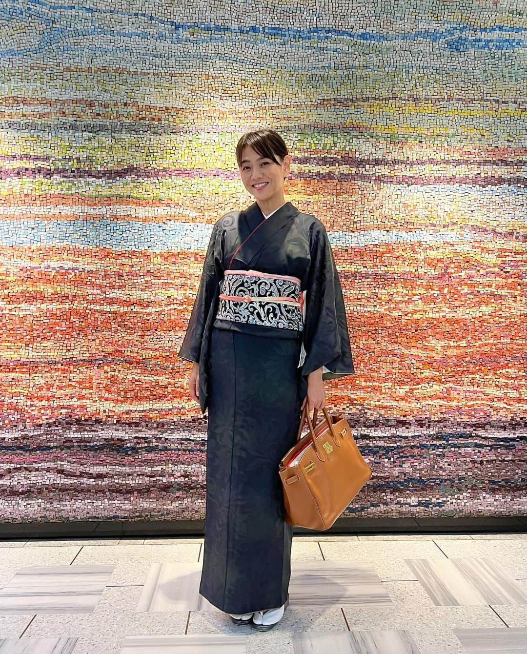 前田典子さんのインスタグラム写真 - (前田典子Instagram)「#きも活 #着物の着付け @ichiru_kimono_school  #いち瑠 #師範科　の #試験が終わりました😆　 #解放感と達成感😭  自分は着物姿のままで お相手に13分以内に 着付けます 時間内にクリアは出来ましたが 美しく着付けが出来たか たくさんのチェック項目があります👘 試験が終わり緊張感が解けました😆 合否の結果は後日、郵送されてきますので #ドキドキ💓 ひとまず #お疲れ様❣️あたし」6月5日 8時27分 - maenorichang