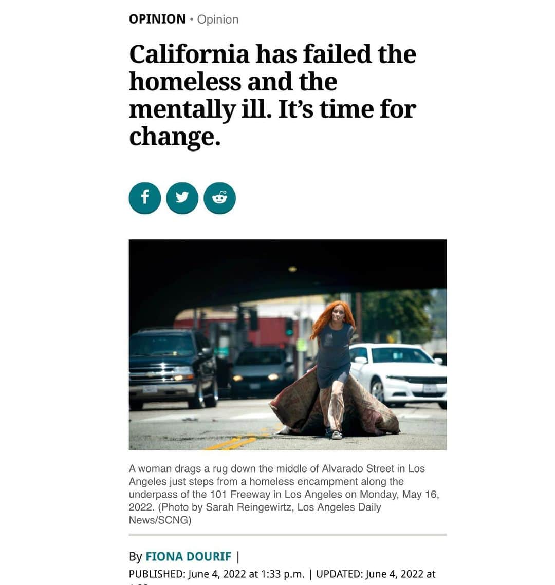 フィオナ・ドゥーリフのインスタグラム：「I wrote an essay about losing my mom to mental illness and homelessness. It’s time for change. Please consider Michael Shellenberger for governor.   Thank you to the @ocregister and the 10 other SOCAL newspapers that ran it today. Link in bio.」