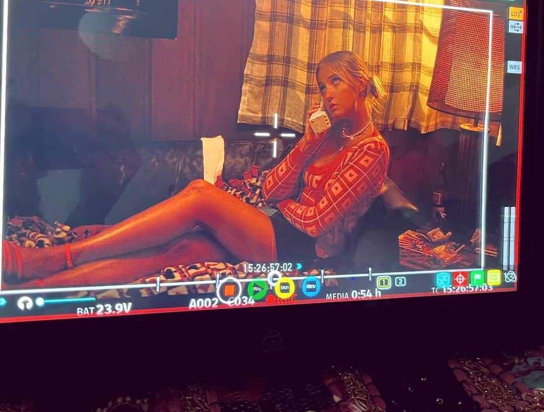 ベロニカ・ダンさんのインスタグラム写真 - (ベロニカ・ダンInstagram)「She’s so 90’s it hurts 🍉」6月5日 8時41分 - veronica_dunne