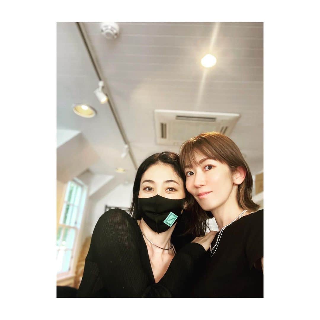 大河内奈々子のインスタグラム：「・ ・ 久しぶりに会えた　しょーこちゃん。  安堵も刺激も優しさも いっぱいありがと。  これが　充電というものかも知れない。  大事なこと　再確認したよ。 ありがとう🧡  #nanakoohkouchi #大河内奈々子 #たまにあえる喜び #ありがとう❤️」