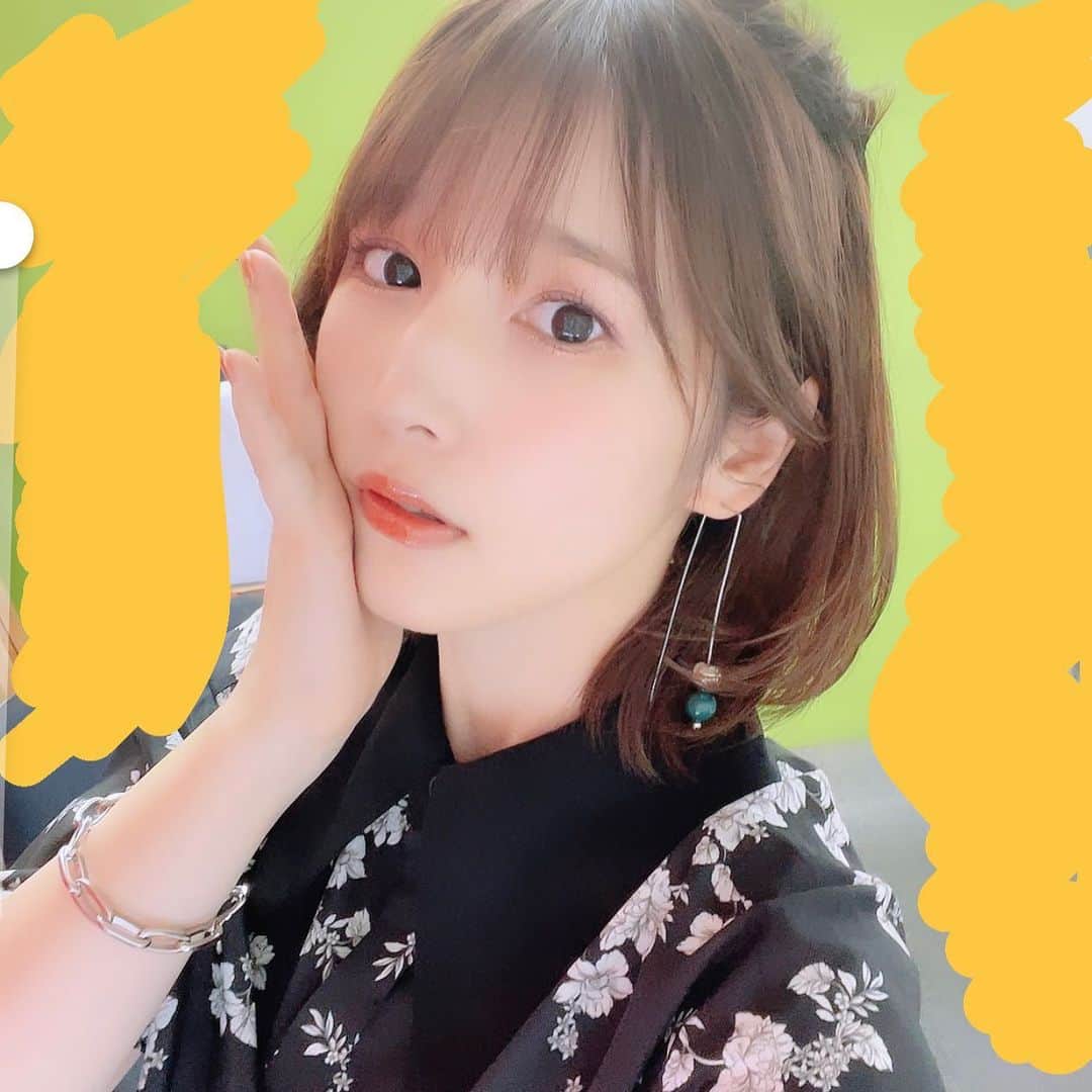のインスタグラム：「TVアニメ『金装のヴェルメイユ』 本日は先行上映会ありがとうございましたー！ 7月からの放送に先駆けて、１話２話とご覧いただきましたよん。 この夏は、ヴェルメイさんの魅力を存分に堪能していただきたいなぁ、とわたしは思っています！ かっこよくもかわいくもあり、時にはセクシー！と魅力たっぷりなんです🌷 映像が素晴らしく綺麗で、 男女ともに楽しめますので、ぜひご覧くださいね!  ひろせくん、もっちーと！  夏から、よろしくおねがいしまぁす！！☺️🧡」