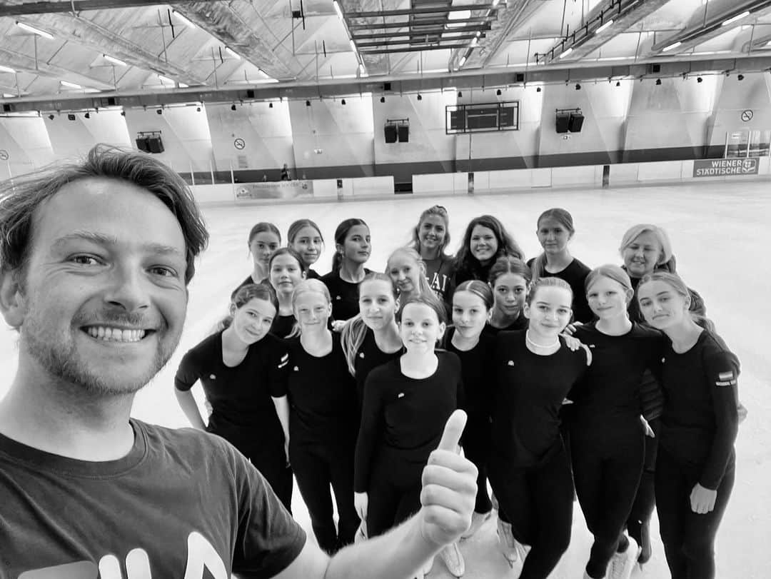 ステファノ・カルーゾさんのインスタグラム写真 - (ステファノ・カルーゾInstagram)「What a happy and constructive week here in Wien for the Skating Skills Impuls Days 2022! Thank you @livinginlavender @miriam_ziegler and @skateaustria for this great week! Many talented Ice dancers, singles and synchro skaters!!! ⛸🇦🇹  A special remark goes to the 2 Ice Dance teams and their coach, despite the hard time it was a pleasure to see you on the ice happy doing what you love! 🇺🇦  Good luck for the upcoming season 🔥 . . . . . #Wien #ÖsterEis #SkateAustria #WIRsindWinter #icedance #eistanz #FigureSkating #SkatingSkills #iceskating  #icedancetraining #coachlife #lifeisbeautiful #happyface #happylife #ciaobelli」6月19日 22時45分 - stef_caruso