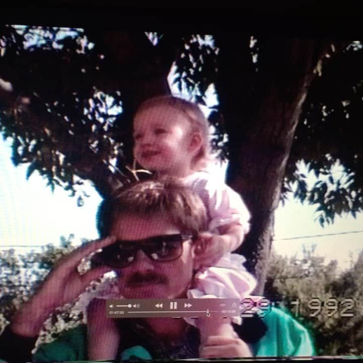 のインスタグラム：「Happy Father’s Day Dad! I love you big pea. See you in Italy 😉」