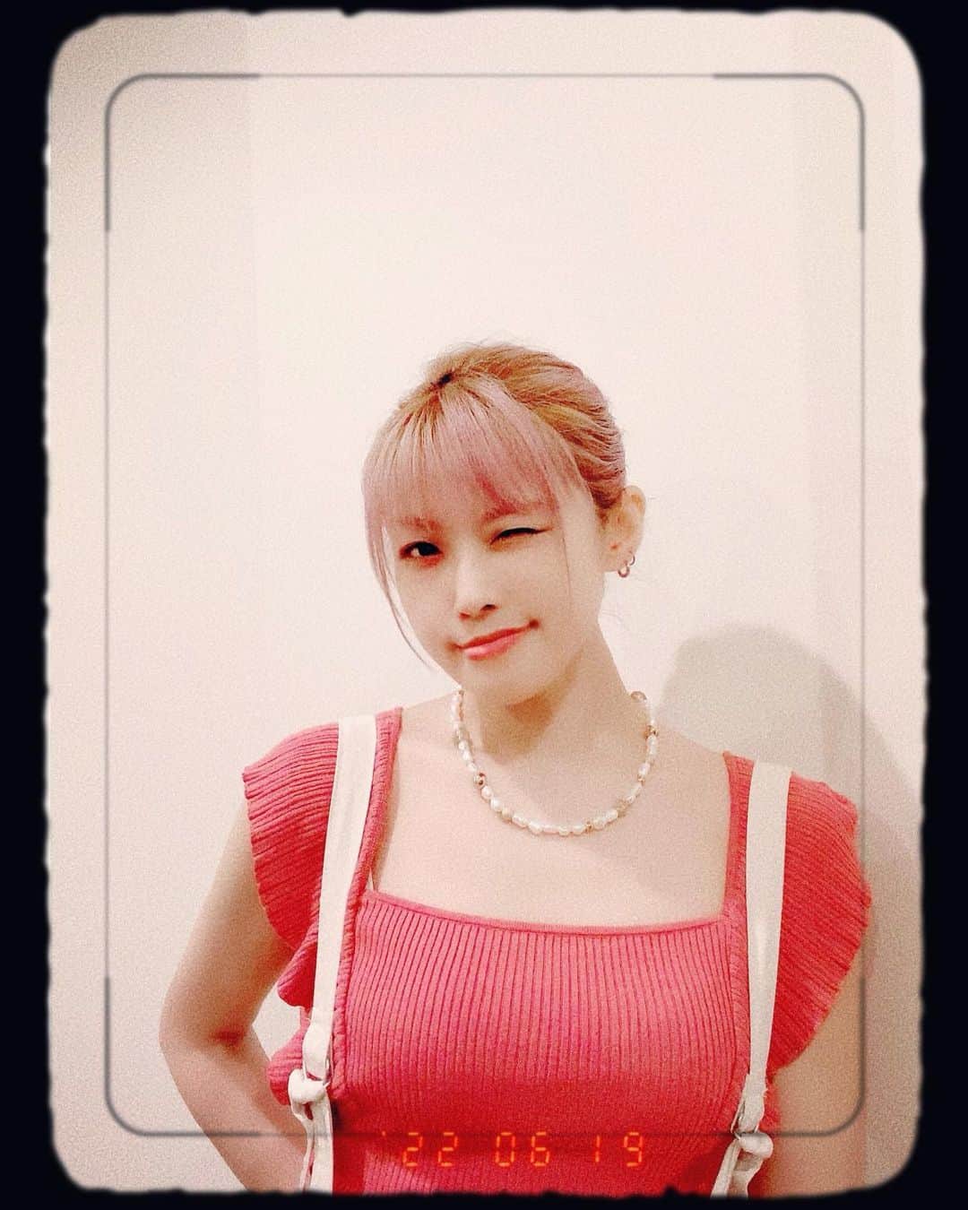 佐咲紗花のインスタグラム：「. 今年も6月19日が来て、 なんと40歳になりました🫡  今日は一日たくさんお祝いしてもらって 大好きな人たちにも会いに行けて とてもしあわせな日でした🥰  この一年はできるだけ Instagramのことを忘れないように 更新できるようにがんばります😂  いつもありがとう🫶🫶🫶」