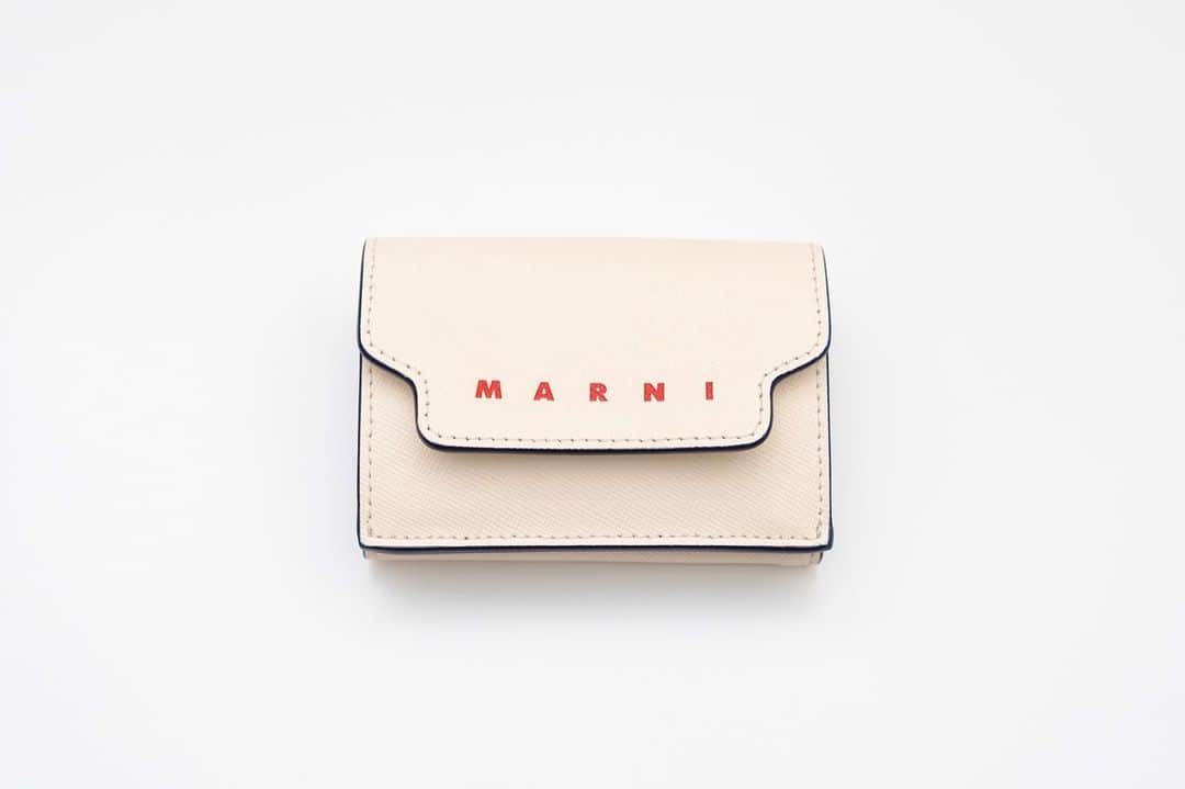 宮坂亜里沙のインスタグラム：「MARNI♡ カラーかわいすぎでしょ🤦‍♀️  #marni #ホワイトサファイアーノレザー」