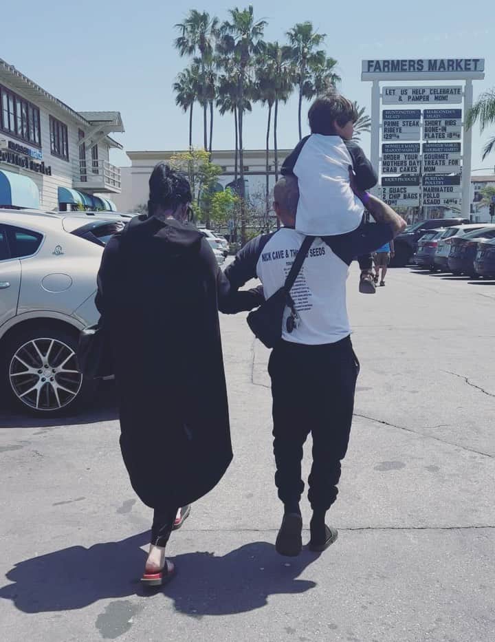 Kat Von Dのインスタグラム：「Our son is so lucky to have you as a father, @prayers!  And I’m so grateful to have a partner like you in parenting and protecting our little nuclear family that I love so much! 🖤 Happy Fathers Day to you @prayers and all the amazing fathers out there who show up for their family. 🖤」