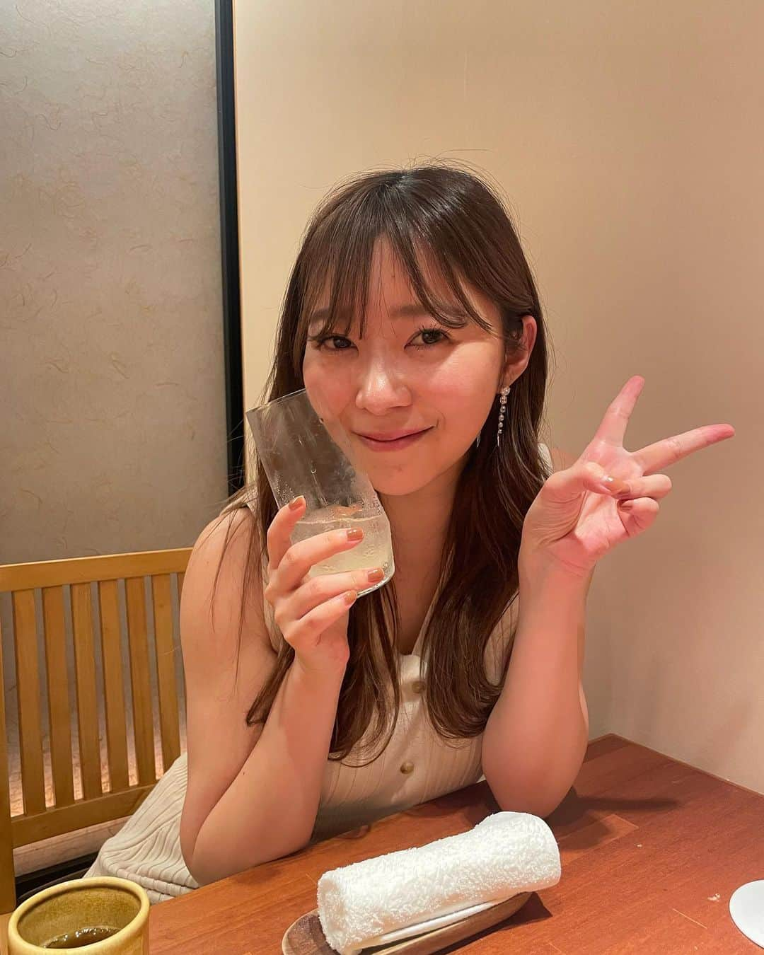 小島瑠璃子のインスタグラム：「🥩 美女と肉。 ズッ友。」