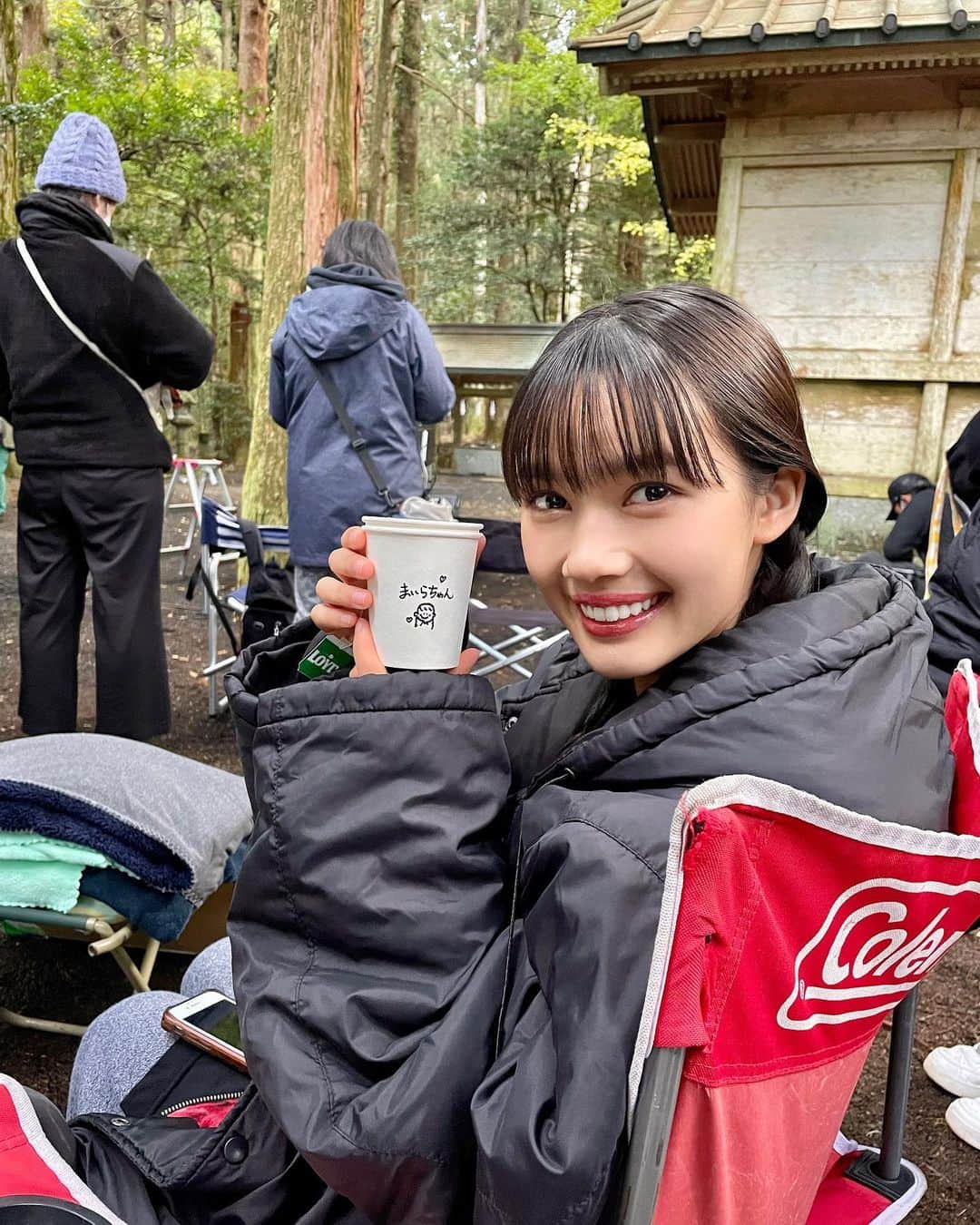 新井舞良のインスタグラム：「スタッフさんが似顔絵描いてくれた👧🏻キュン　 💘  A member of the staff drew my face on the cup. 😍」