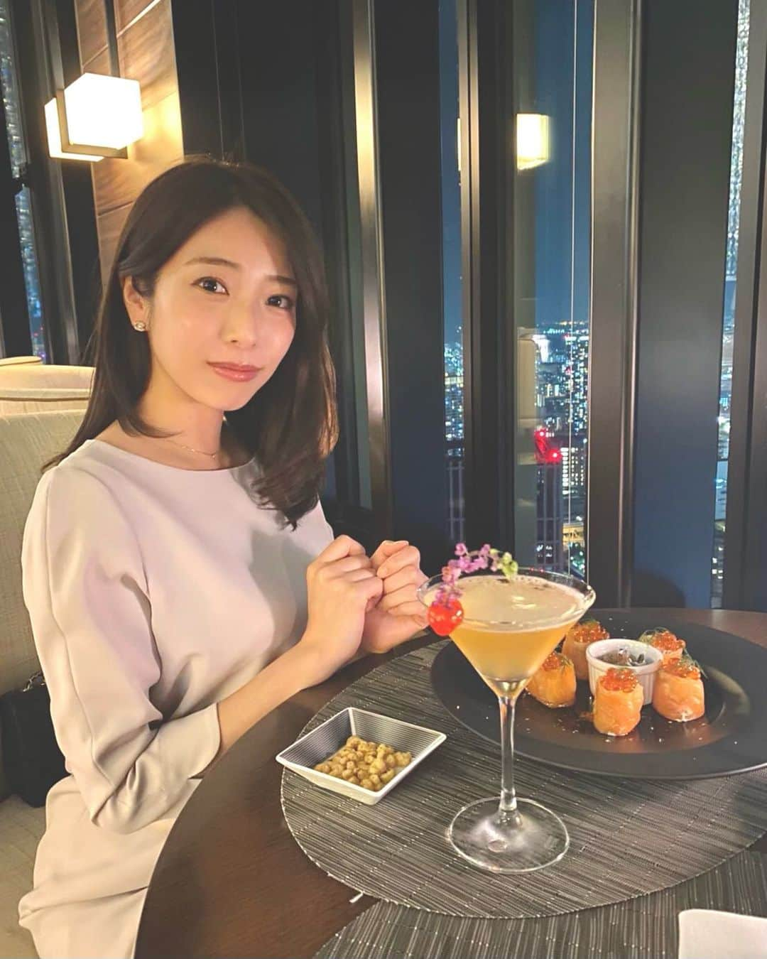 小椋寛子さんのインスタグラム写真 - (小椋寛子Instagram)「妹と会う前にアメリさんでカットとカラーしてもらいました☺️ 今回はミントベージュだそうです😆✨ 綺麗な色ー🥰 いつもありがとうございます😊♪  写真は妹が撮ってくれました😆  #美容院 #アメリ #梅田美容院」6月5日 19時44分 - ogura_hiroko