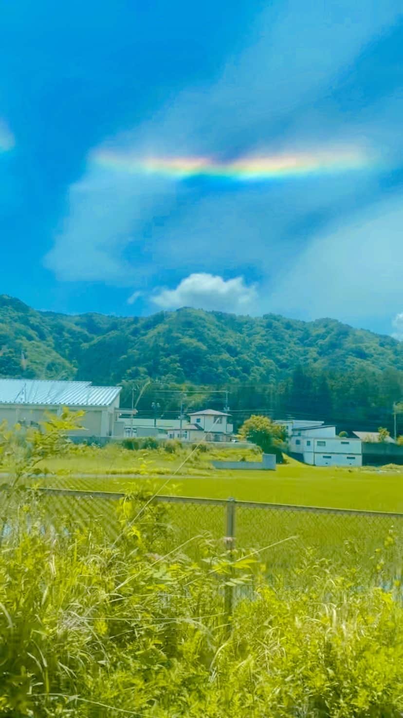 増井なぎさのインスタグラム：「#鬼怒川温泉 からの帰り🌈#虹  #彩雲 とコメントで教えていただく🙏」