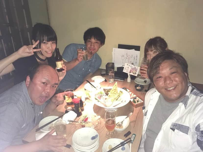 江口輝のインスタグラム：「ちょうど5年前の今日！！！ 水ダウのディレクター田村さん、菊地、ぶるまが婚約祝いをしてくれました！  感謝✨✨  #水曜日のダウンタウン #水ダウ #ワンワンニャンニャン菊地  #紺野ぶるま #江口 #松竹芸能 #漫才協会 #昔の写真ばかり #最近写真撮らないから写真がない #何で投稿できないの」