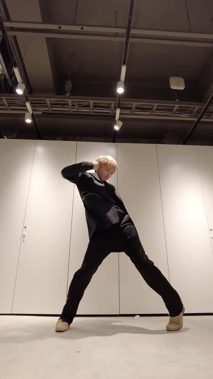 花村想太のインスタグラム：「Ayumuくんのダンス踊ってみました  #da_ice #ayumuimazu  #dance #花村想太 #sotahanamura」