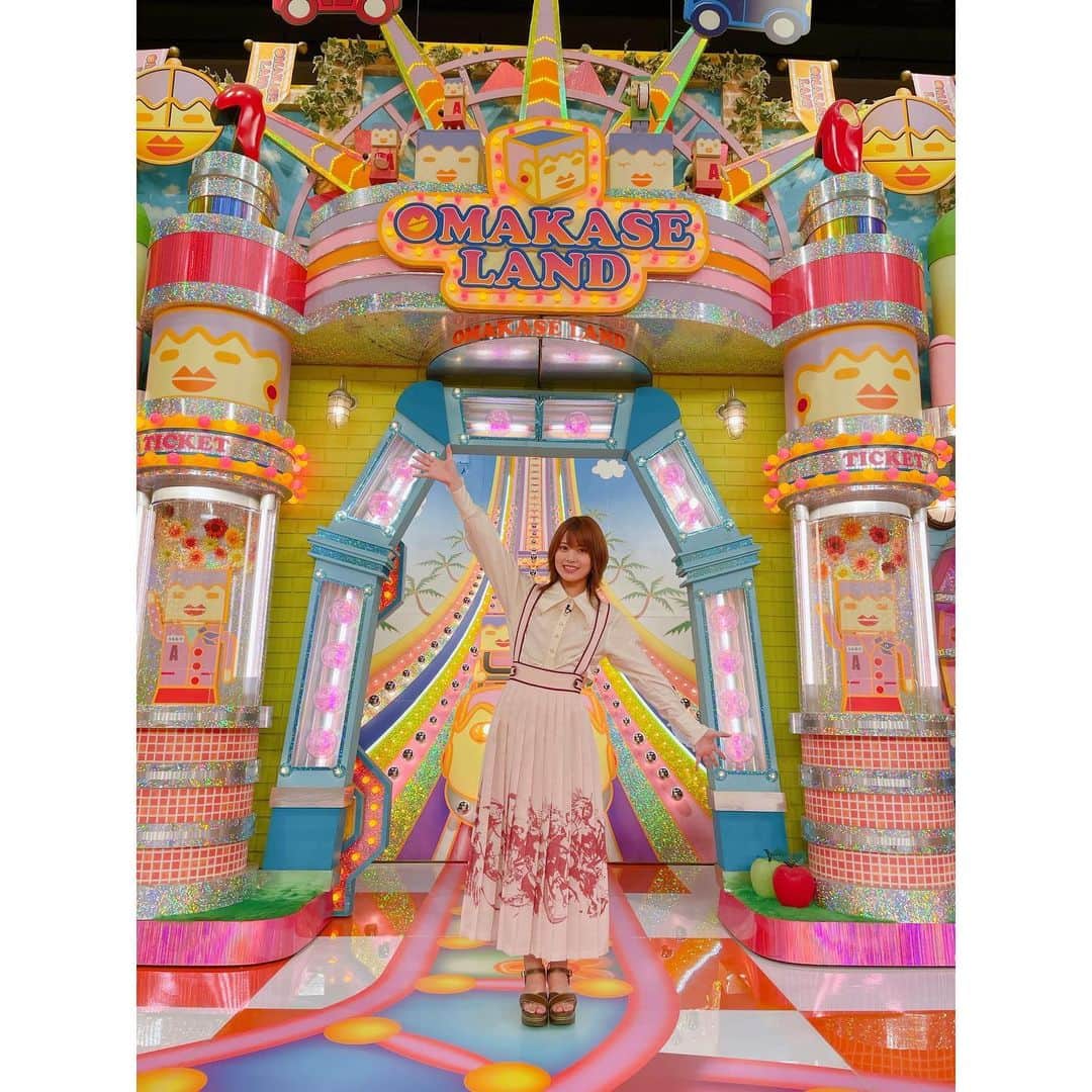 のインスタグラム：「『#アッコにおまかせ ！』生放送でした〜！  シャボン玉🫧のオモチャ良かったですね...(^^)  今日のお衣装です！ かんわいい！特にスカートが好き！よく見るとおじさまのお顔がプリントされてた  観てくださってありがとうございます😊」