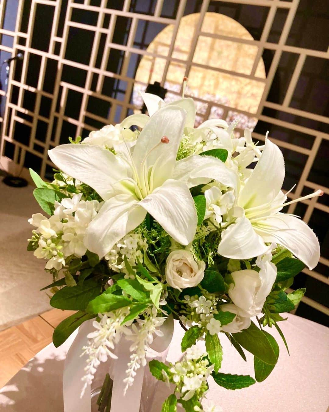 小林由未子さんのインスタグラム写真 - (小林由未子Instagram)「. wedding bouquet💐🤍  思い出として残したいのでアートフラワーに. 友人に作ってもらえてHappy♡♡  #アートフラワーブーケ  #ウェディングブーケ」6月5日 17時43分 - _yumikobayashi_