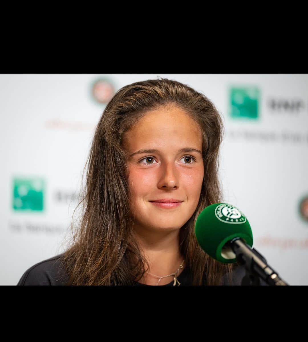 ダリア・カサトキナのインスタグラム：「Clay court season in the books✍🏽 Enjoyed those 6 weeks of tournaments in beautiful Europe💜 Thanks to my team for all support and unforgettable memories, I love you so much guys💕💪🏼 Excited for more🐋🤘🏼 #DD」