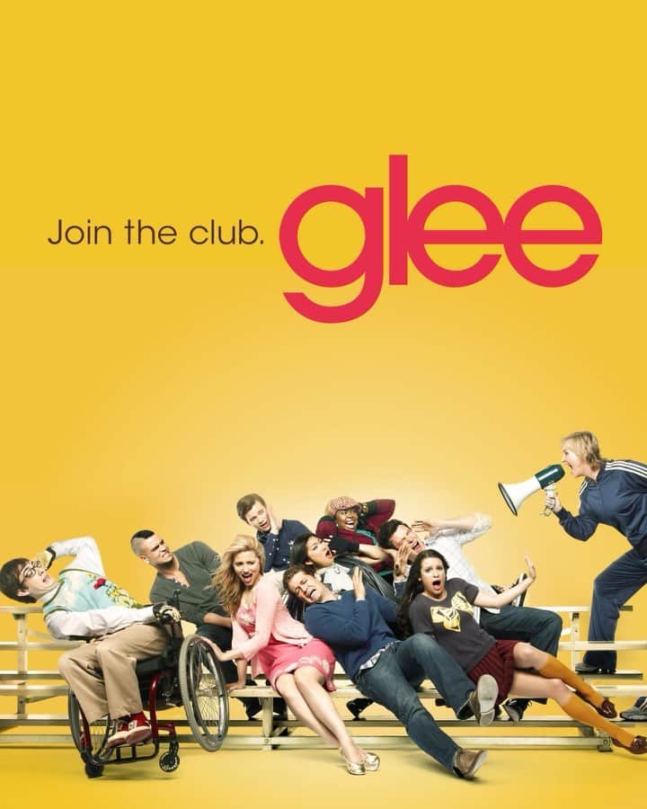 のインスタグラム：「Get your Gleek on! 📣 All episodes of #Glee are now streaming on @Hulu and #DisneyPlus!」