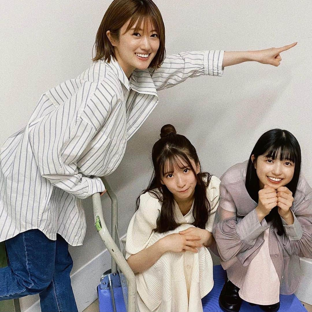 樋口日奈さんのインスタグラム写真 - (樋口日奈Instagram)「お知らせです🌱 6月18日(土)21時からフジテレビさんにて放送される、「世にも奇妙な物語’22 夏の特別編」に出演させて頂くことが発表になりました！！！  「オトドケモノ」というエピソードに、謎の配達員のお姉さんとして出演します。  大好きな番組に参加させて頂けてとても嬉しいです！！ぜひ、みてください😆  ※写真はドラマと全く関係ございません。 5期生の菅原咲月ちゃんと五百城茉央ちゃんをお届け💓  この後、らじらー！もきいてね！  #乃木坂46 #オトドケモノ」6月5日 20時33分 - higuchi_hina_official