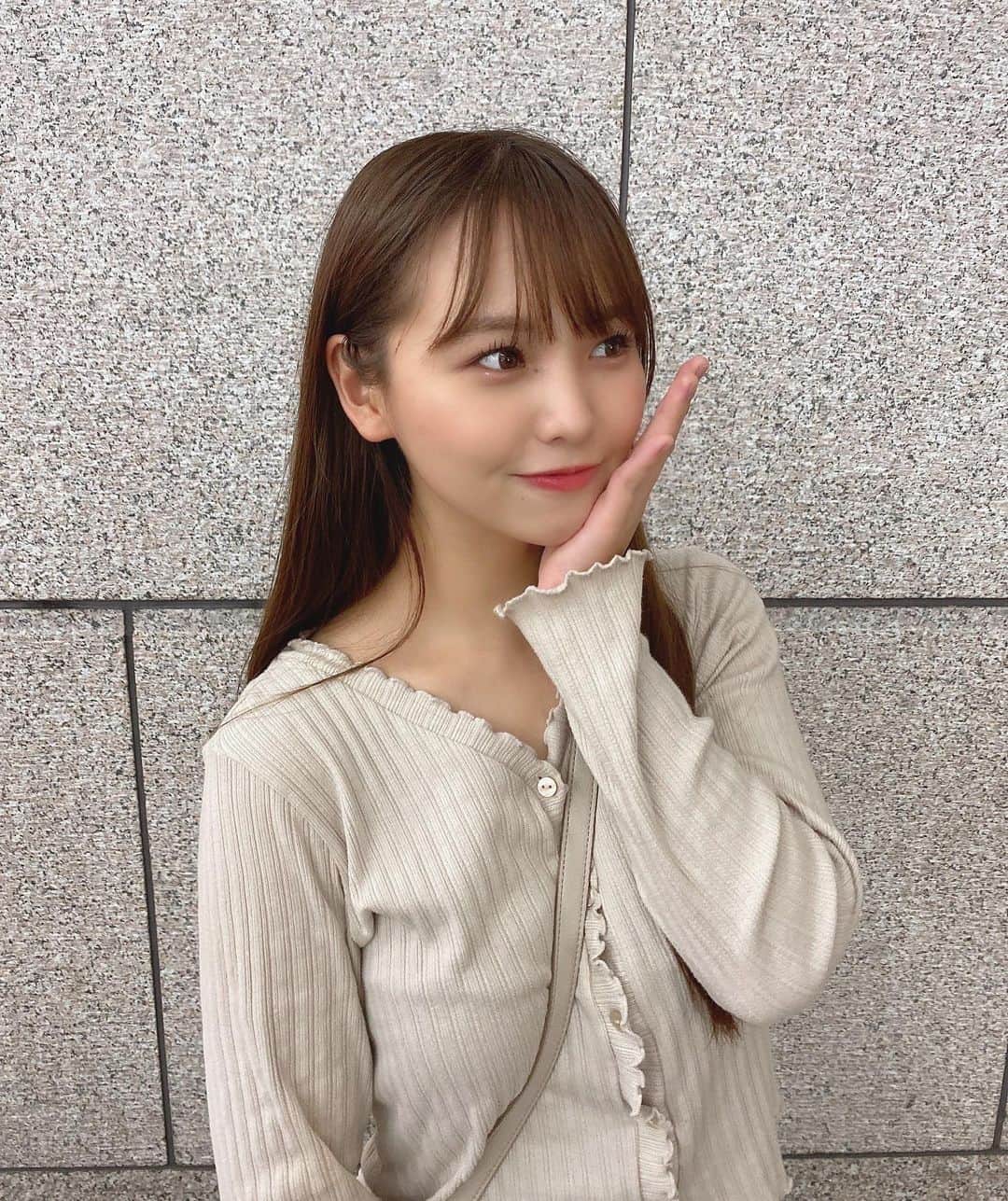 本郷柚巴のインスタグラム：「一生カメラ目線してくれへん🥲」